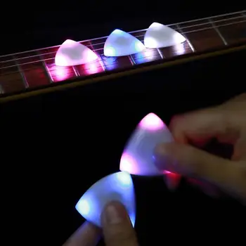 Guitar Touch Luminous Pick с високочувствителна LED светлина Струнен инструмент Plectrum Non-Slip за бас електрически китаристи